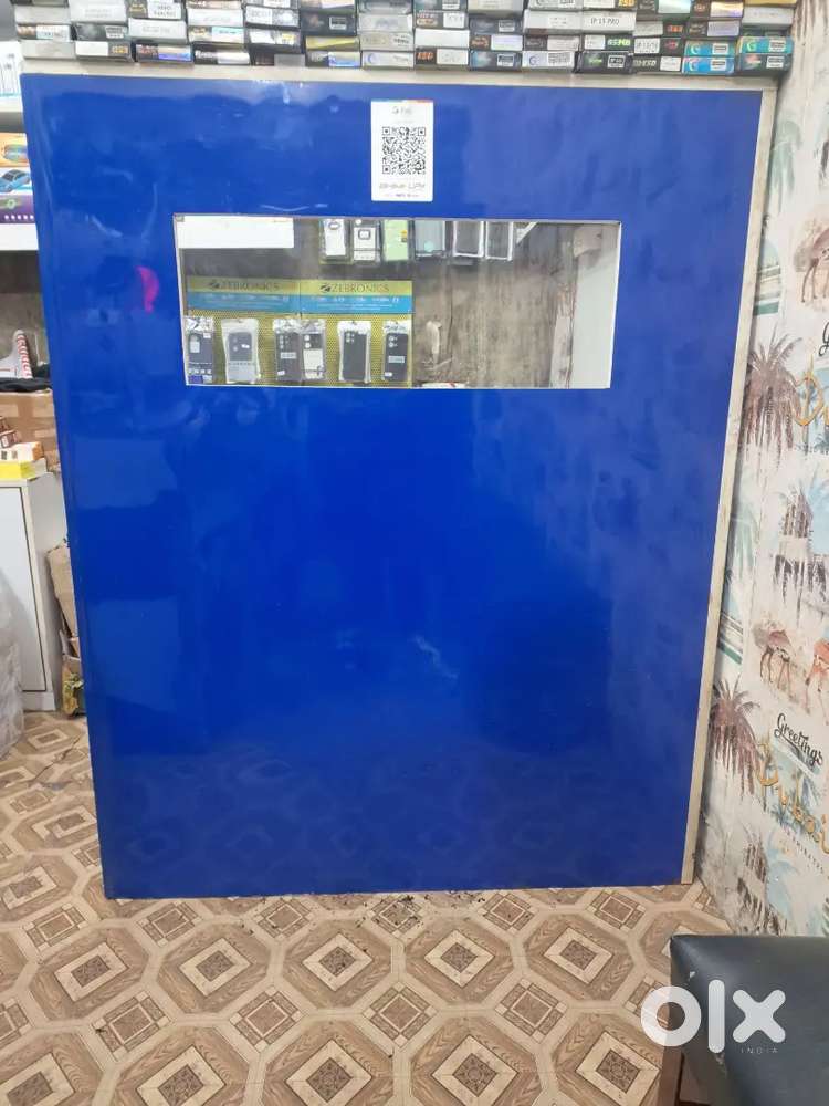 Mobile Repairing Counter In Very Good Condition..