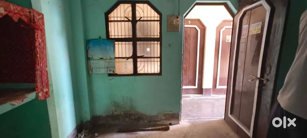 1 Room Available (10 X 10)