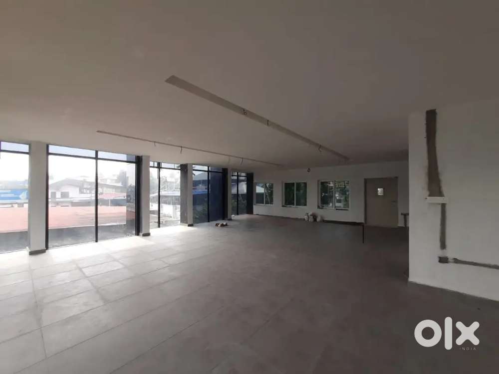 Independent building available at koothattukulam 21000 sqft