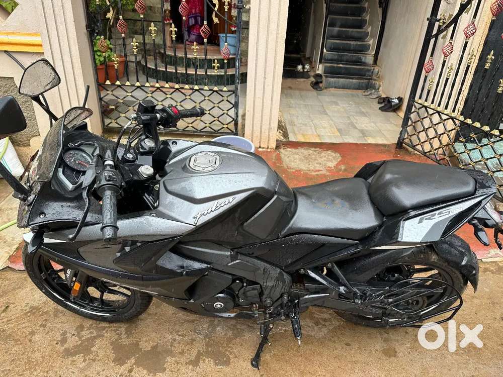 Bajaj pulsar RS 200