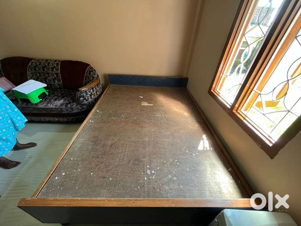 “Good Condition Bed for Sale – Affordable Price!”