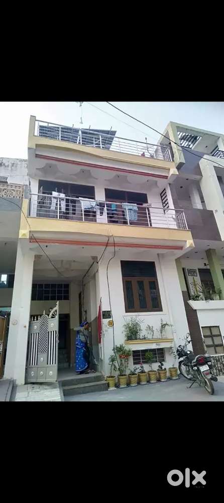 98 gaj ka plot bikau in sanjay colony mahesh nagar