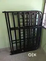 Metallic cot foldable