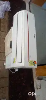 Voltas 1 ton inverter AC with remote control