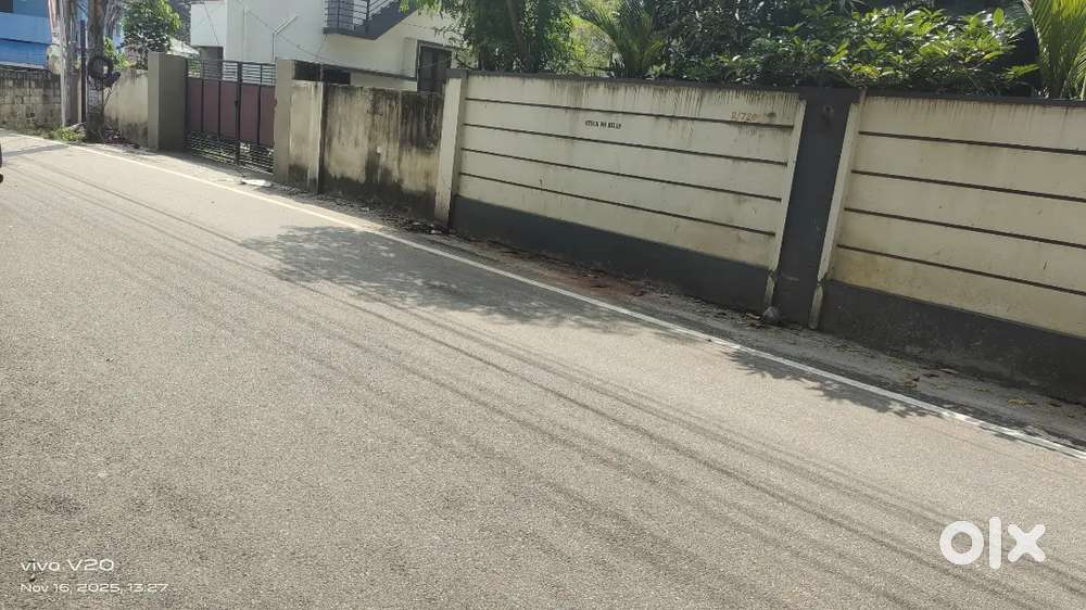 Old house & 8 cent plot for sale karumom