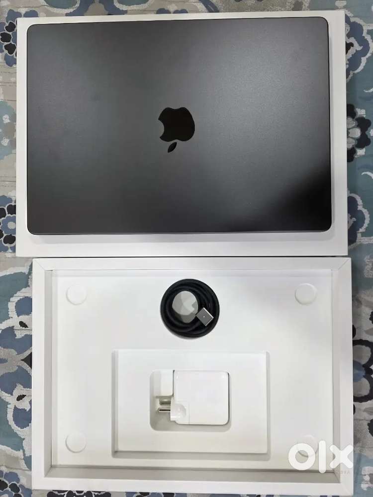 Macbook M5 pro ONLY SEAL OPEN 2025 512 GB 16GB 14 INCH