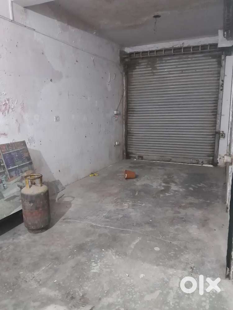 SHOP AVAILABLE FOR RENT