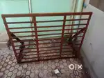 वॉश बेसिंग टाकी स्टॅन्ड कोठी सिंगल बेड देणे आहे