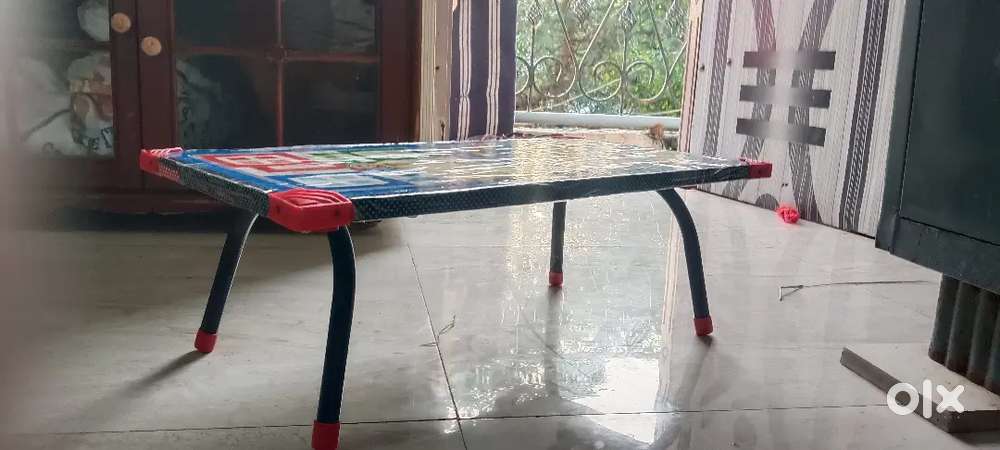 Reading and gaming table
