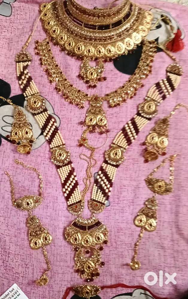 Bridal set color golden marun