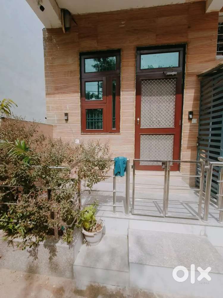 Ac studio flat available