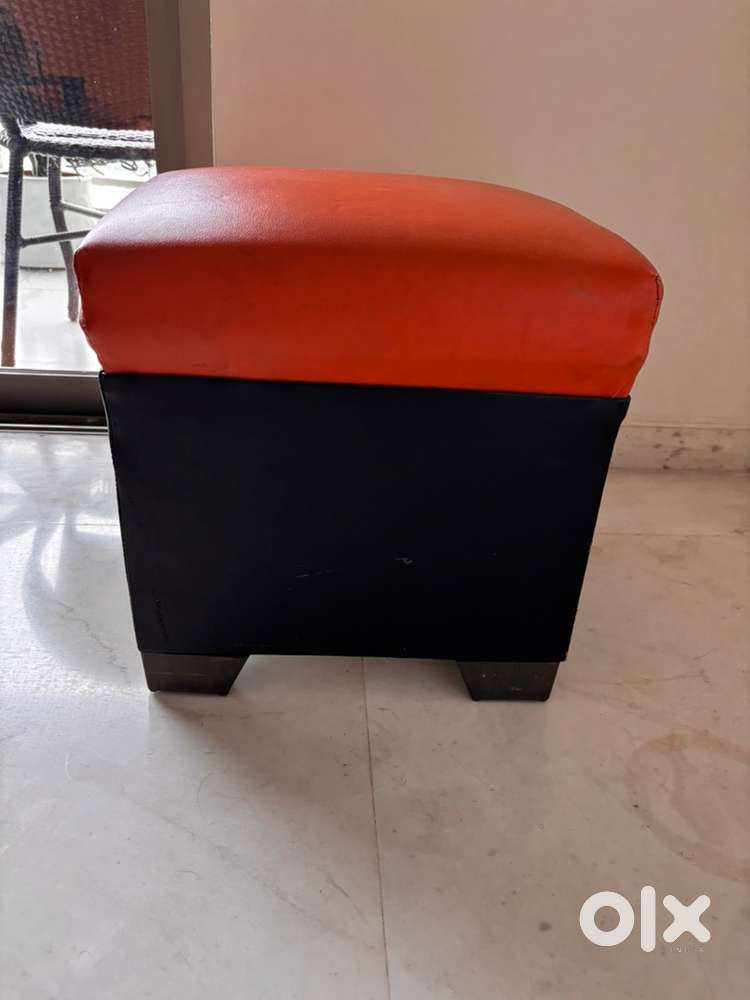 Wooden Sitting stool with cushioned top