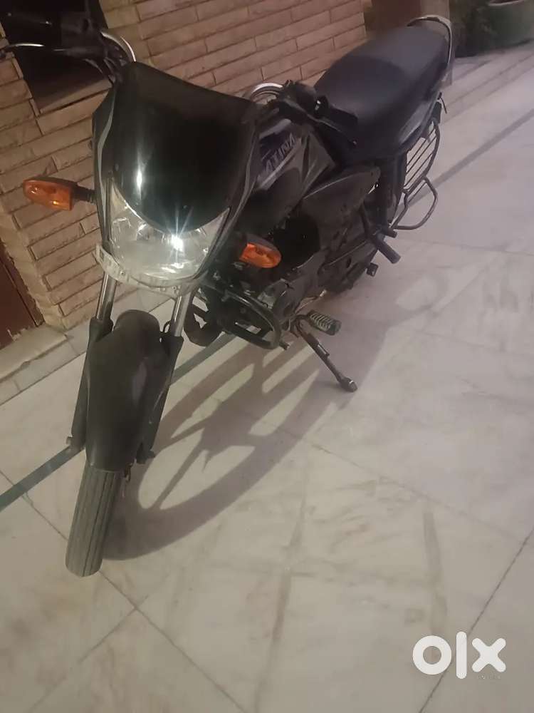 Full ok All orignal bike 1st owner engine full hune karwaya, tyre ok