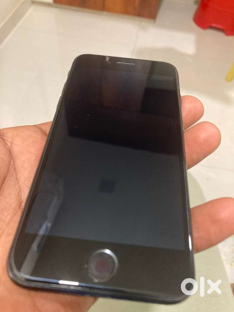 Iphone SE-2020 good condition