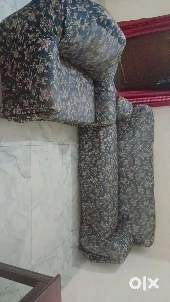5 seatee sofa set