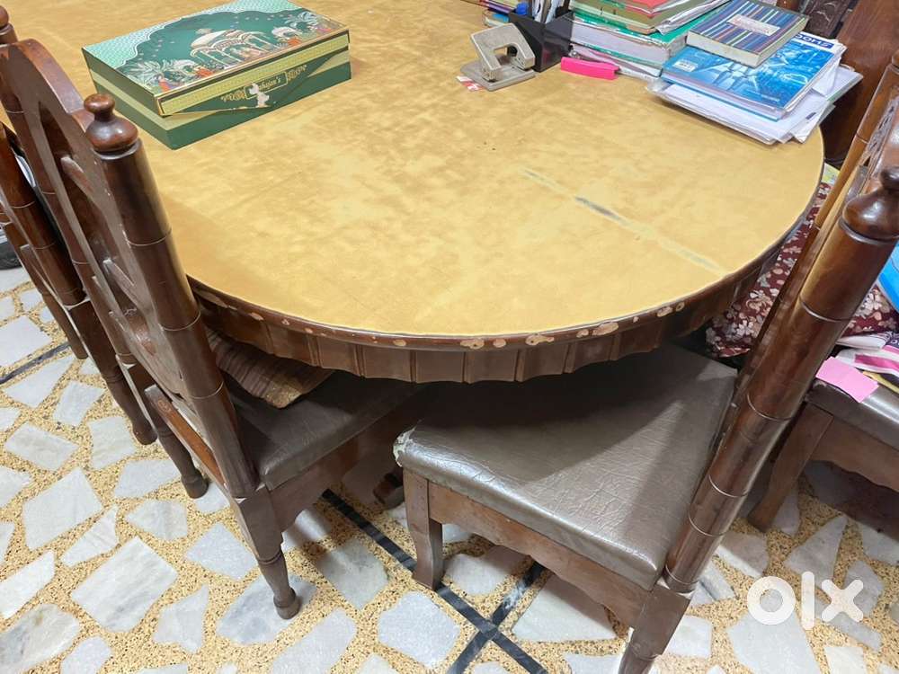 Dinning table with 8 chair