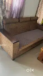 Beautiful 5 seater sofa with center Table