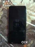20 din purana h Mujhe i phone lena h