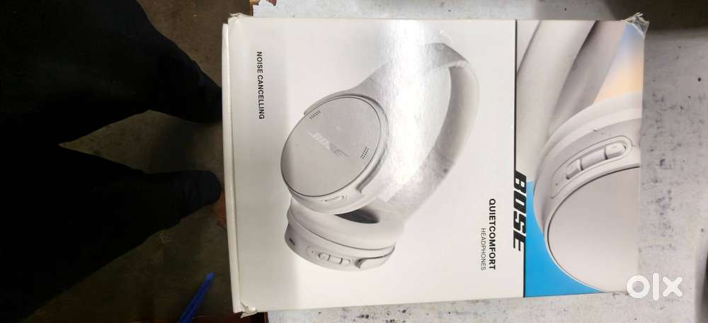BOSE QUITECOMFORT headphones