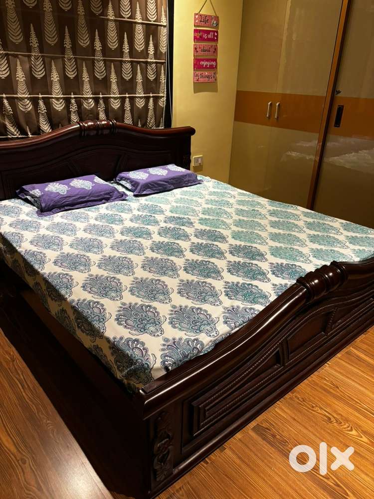King Size bed with Kurlon Pocket spring mattress doe sale