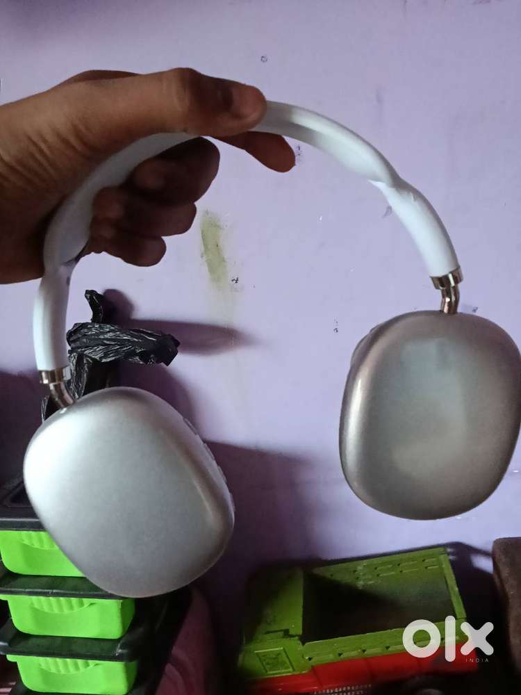 Please buy this headphones