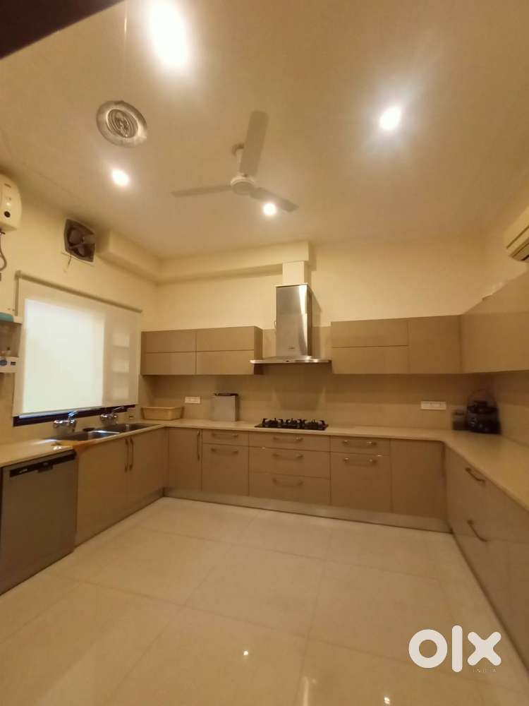 2 BHK Well Furnished Property Sector-15