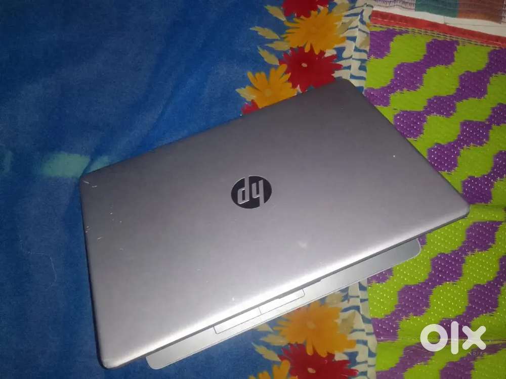 8gb ram
256gb ssd nvme
4gb uhd graphic