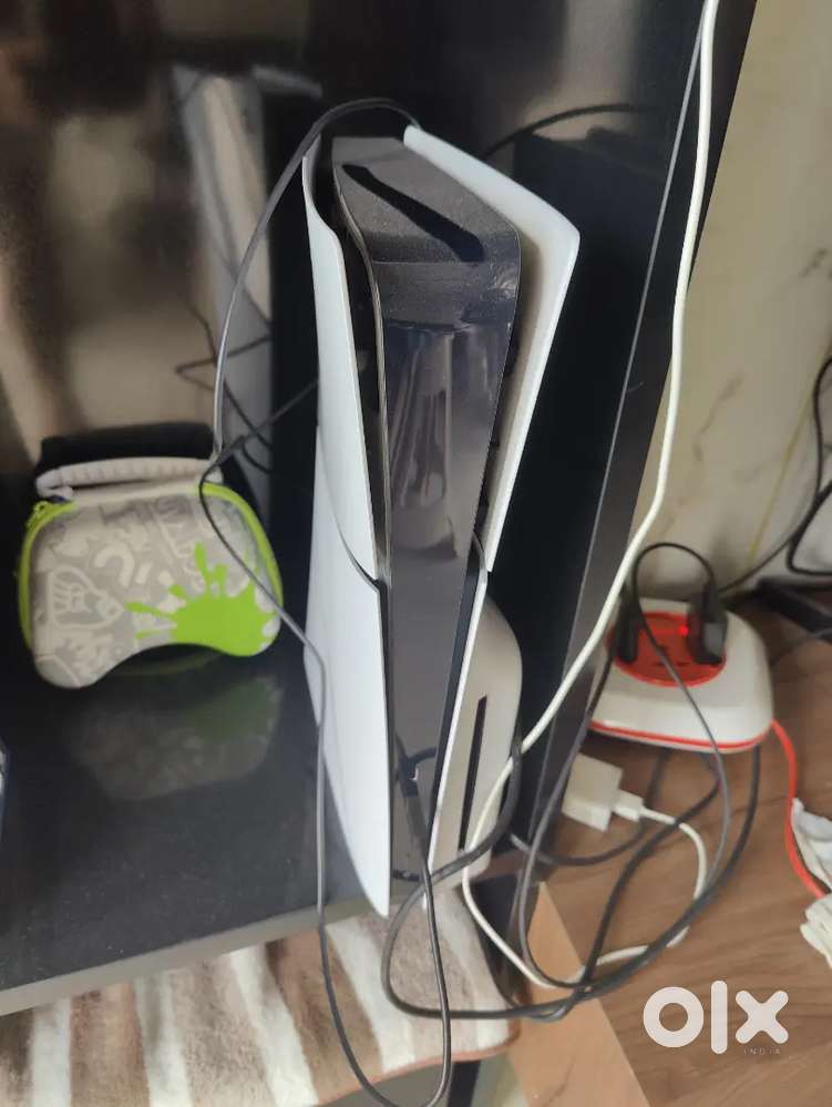 PS 5 slim + Controller + 3k game CD for sale, hardly used