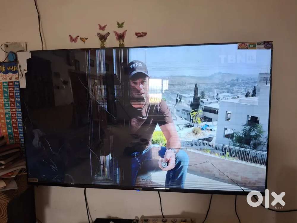 Smart tv screen broken. 55 inch