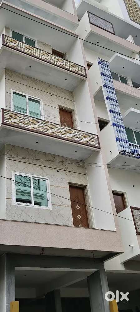 Building G+4 with lift for sale 1200
