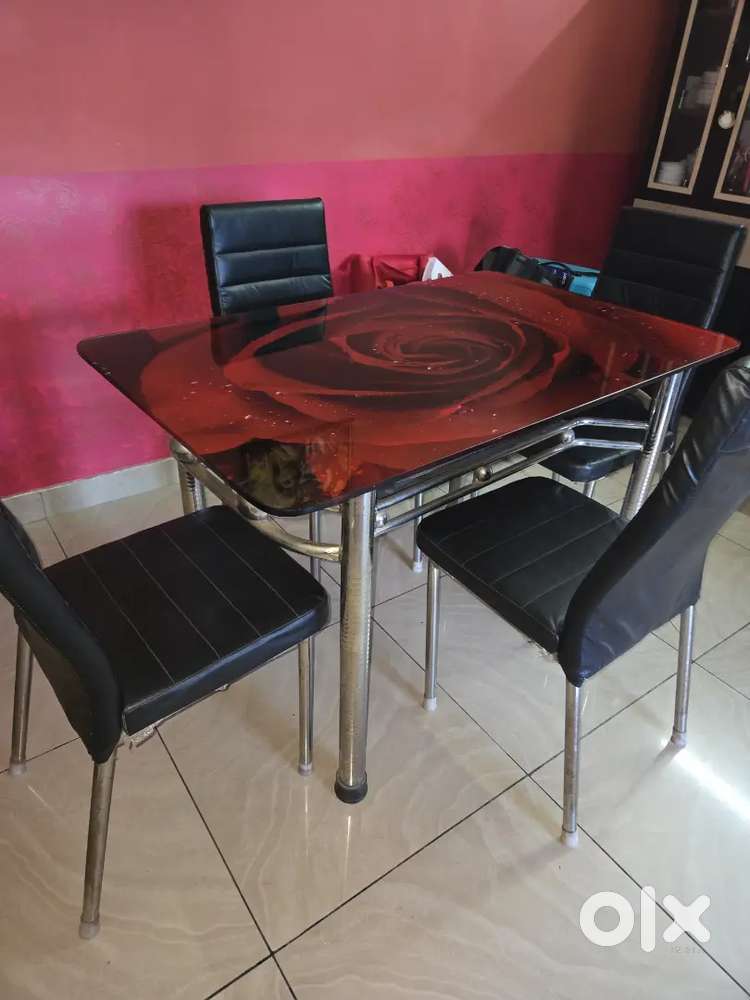 4 seater dinning table