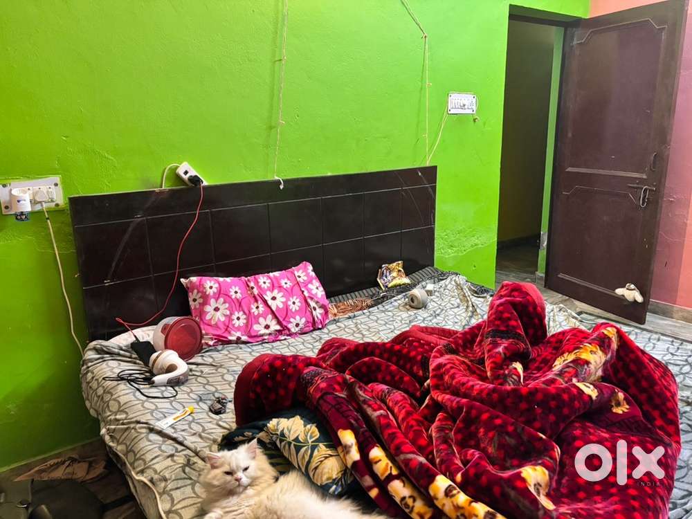 1 room available in a 2bhk for rent for bachelors