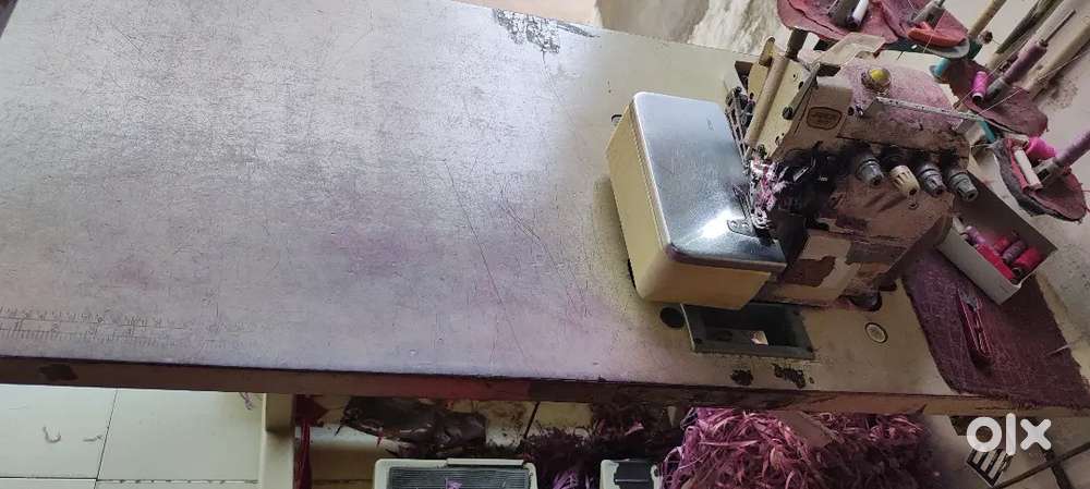 Garment interlock machine