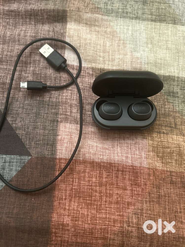 BOAT wireless headphones