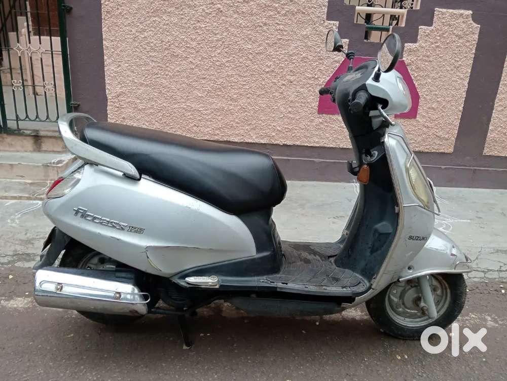 SUZUKI ACCESS 125CC; MODEL 2016; SELF STARTER; SILVER COLOUR; BS4MODEL