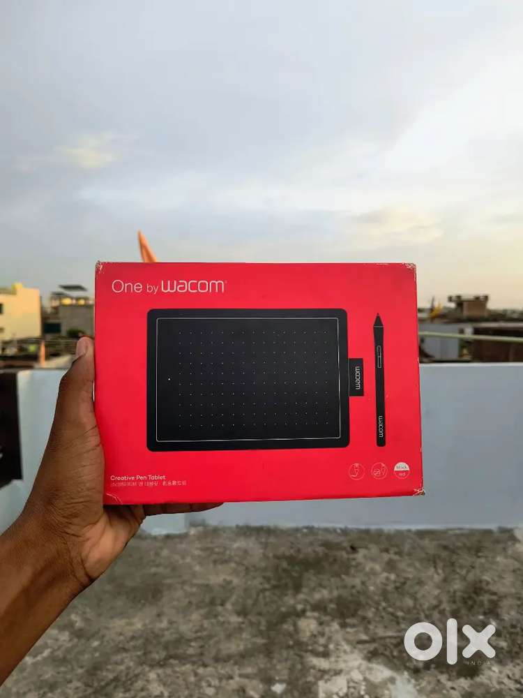 Wacom CTL-472/K0-CX Digital Drawing Graphics Pen Tablet (Red & Black)