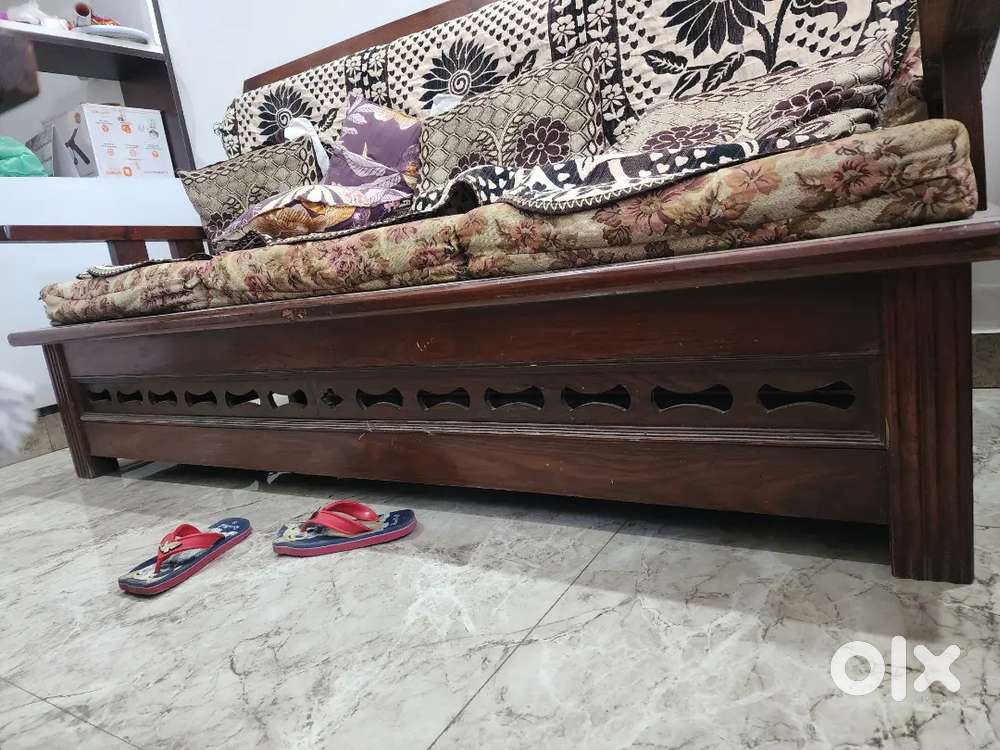 Tali wood heavy sofa