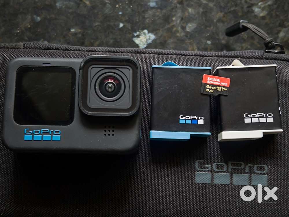 ~URJENT~ GoPro Hero 11 – 2 Batteries + 64GB Card