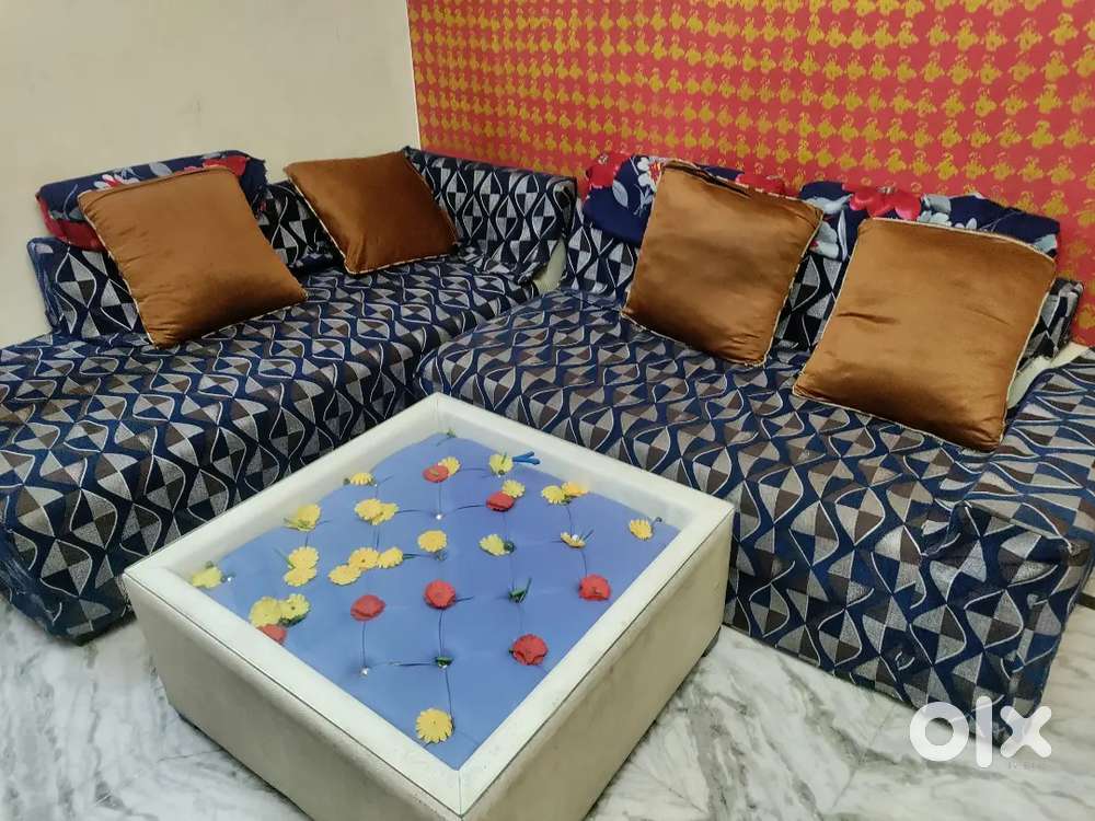 L-shape sofa with table
