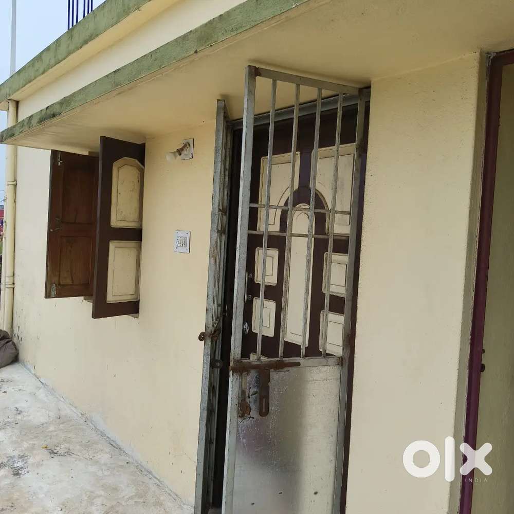 Independent semi- furnished RKT with cooking gas facility available