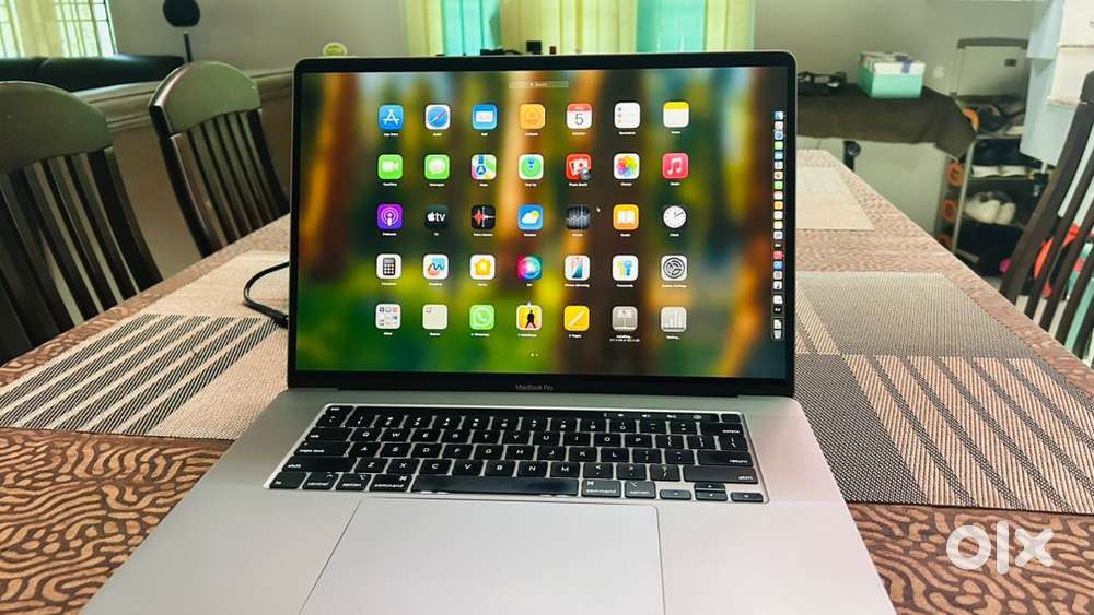 Macbook pro 16 i7 16 512