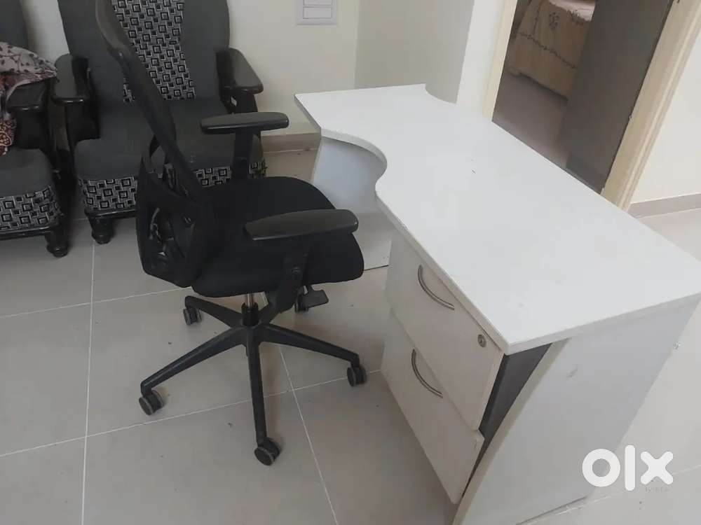 Computer table and ergonomic chair