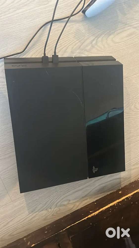 Sony PlayStation 4 Fat 500GB  Excellent Condition2 Controllers+game