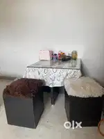 1 table, 4 stool