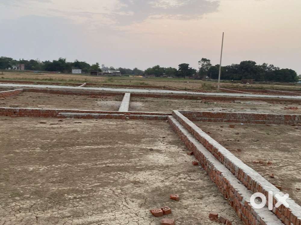 Book kare apke banaras rohania me plot gangapur road par jaldi book