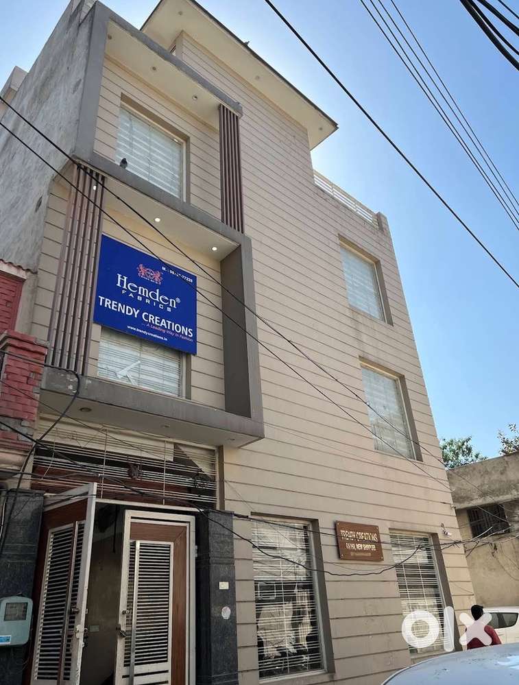 PREMIUM CORNER BUILDING