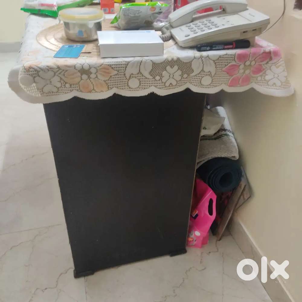 Computer table chair