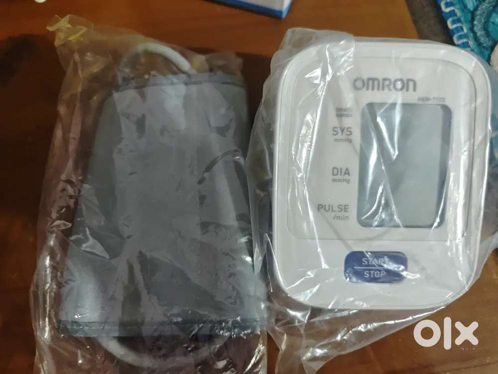 AUTOMATIC BLOOD PRESSURE MONITOR