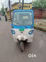 E riksha 2023 model h acchi condition me