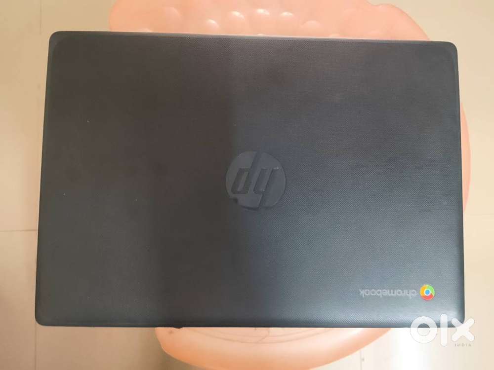 HP CHROMEBOOK (1 YEAR OLD) BRAND NEW CONNECTION WITH BOX